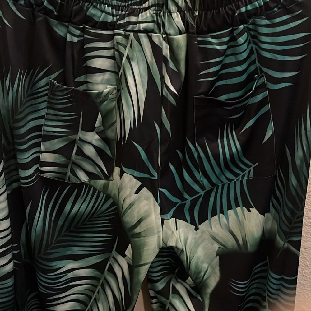 Two piece set, wide leg pants and crop top - Picture 10 of 10